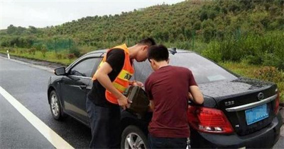 沿滩区永福道路救援